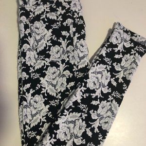 Black and white floral skinny pants